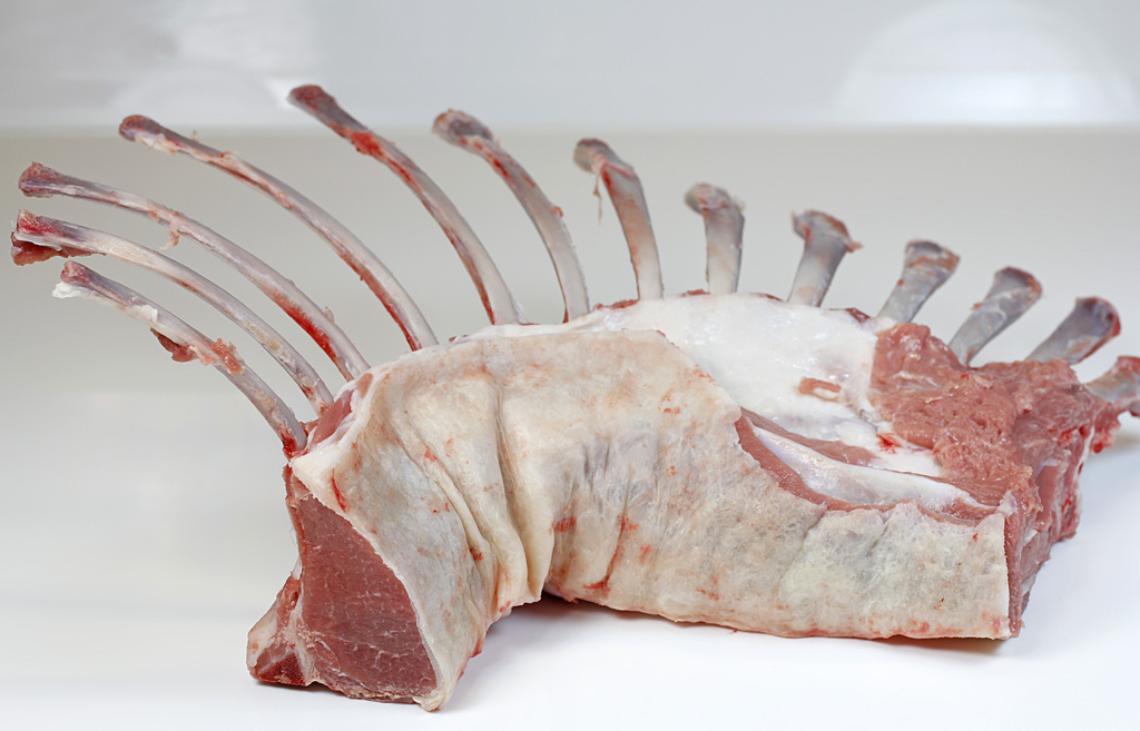 Lammkarree oder Krone ohne Wirbel und Kanal , Stücke zwischen 4 und 8 Rippen, ca. 1 kg